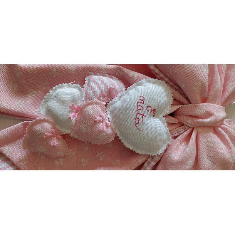 Lazo de nacimiento artesanal rosa con corazones